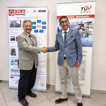 In Italien und auf der ganzen Welt: TÜV AUSTRIA erwirbt Mehrheitsbeteiligung an SINT TECHNOLOGY: SINT Tech GF Emilio Valentini (l) und TÜV AUSTRIA Italia GF Crescenzo Di Fratta (C) TÜV AUSTRIA