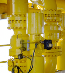 Oil and Gas industry process pipeline, Petroleum industry, Pipeline construction, Process pressure will flow in pipeline to central operation process platform, (C) Shutterstock, udorn 1976