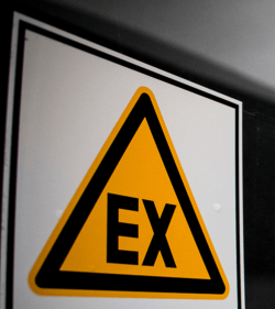 Explosive Atmosphäre, EX- / explosionsgefährdeter Bereich (C) Shutterstock, Rico Reijenga
