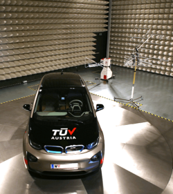 TÜV AUSTRIA EMV Absorber Halle / Anechoic Chamber (C) TÜV AUSTRIA, Andreas Amsüss