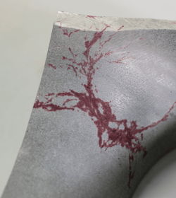 Farbeindringprüfung, Fluoreszierende Farbeindringprüfung PT, An x-ray image of the application of computed radiography for pipe used in petrochemical industry in order to detect corrosion under insulation when insulation in place. (C) Shutterstock, High Simple