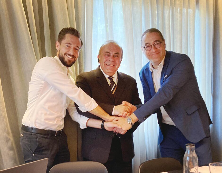 Partnerschaft ACTA S.A. und TÜV AUSTRIA Hellas: v.l.n.r.: Alexander Pesendorfer (TÜV AUSTRIA Mergers & Acquisitions), Ioannis Andronikidis (GF ACTA), Ioannis Kallias (GF TÜV AUSTRIA Hellas) | (C) TÜV AUSTRIA