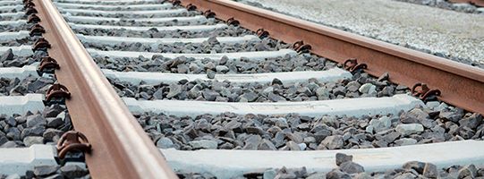 Betonschwelle_Eisenbahn_200x224_shutterstock_174209738_inimma.jpg